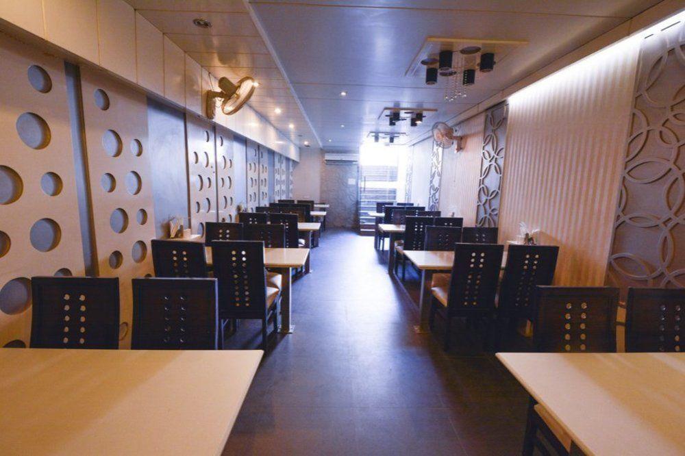 Hotel Central Residency Варанаси Экстерьер фото