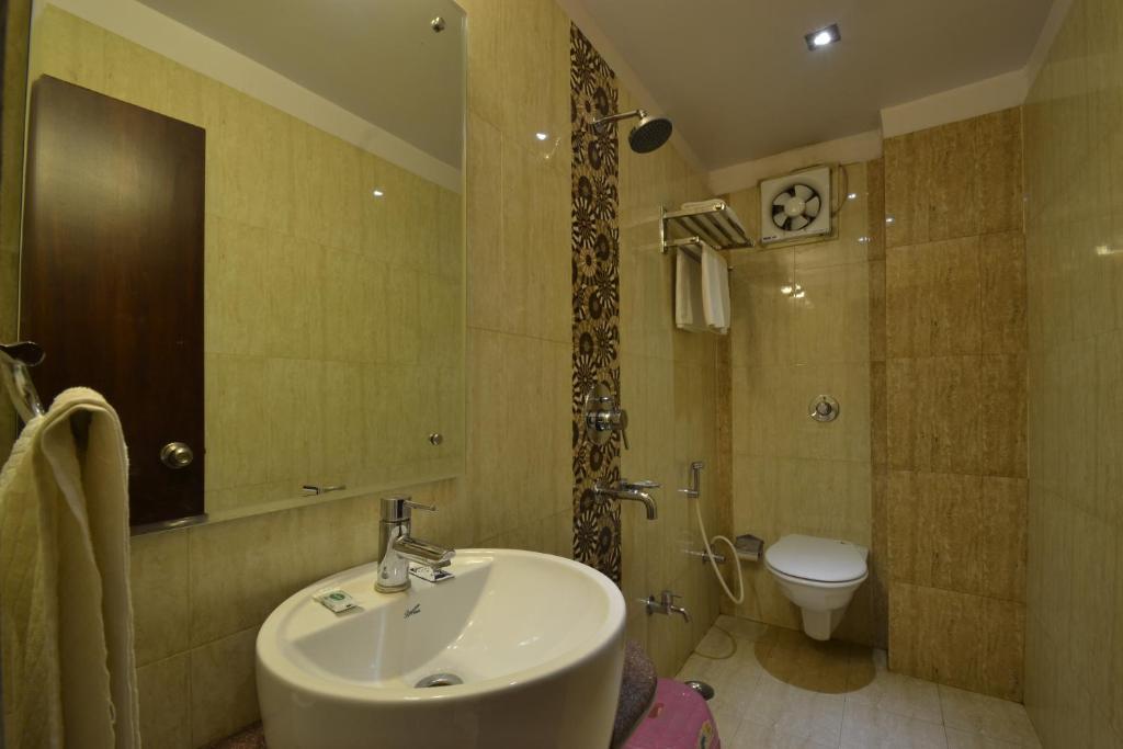 Hotel Central Residency Варанаси Экстерьер фото