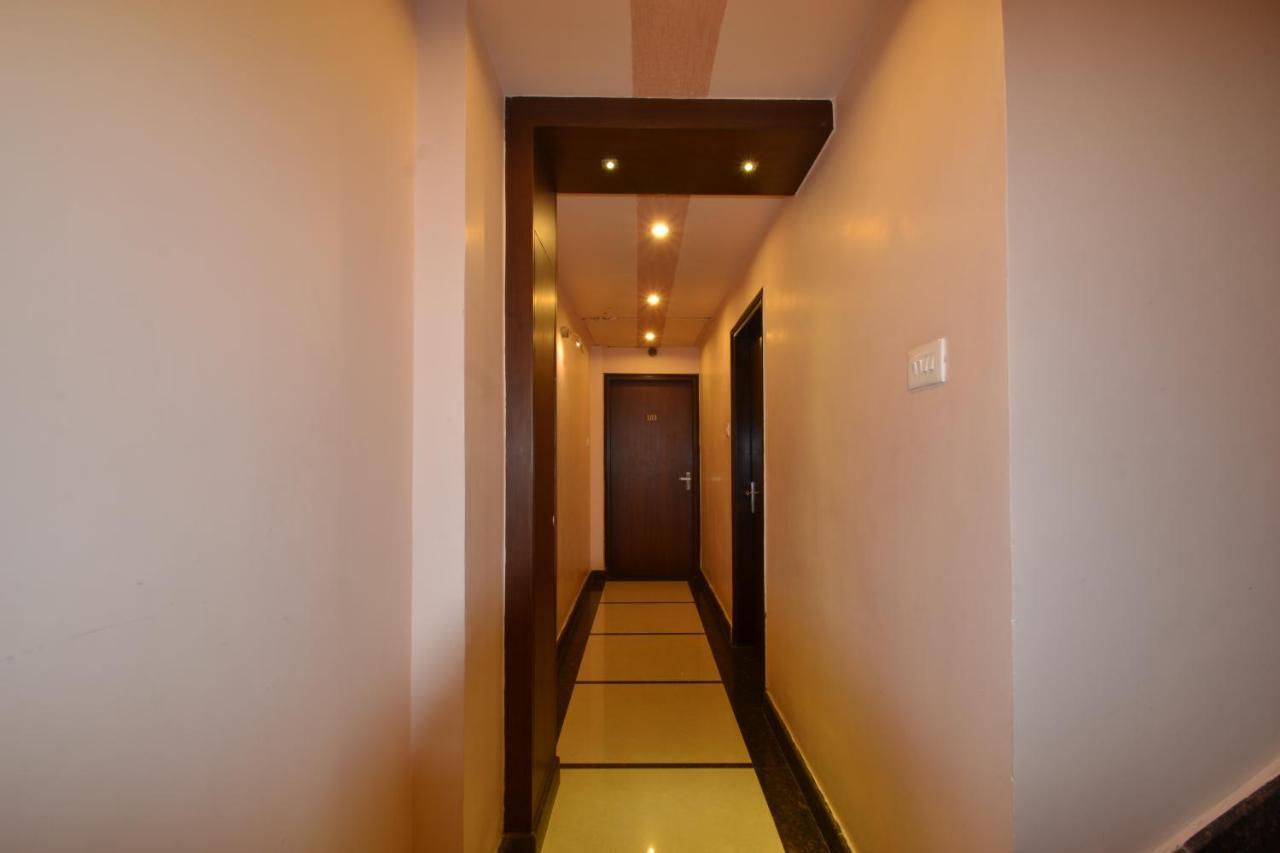 Hotel Central Residency Варанаси Экстерьер фото