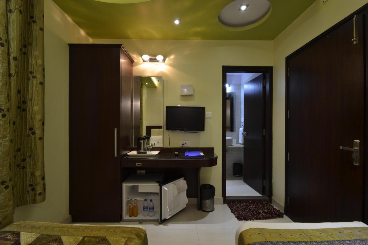 Hotel Central Residency Варанаси Экстерьер фото